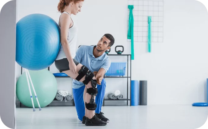 Jak przebiega rehabilitacja po złamaniu kości udowej?