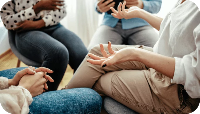 Dlaczego warto skorzystać z terapii grupowej?